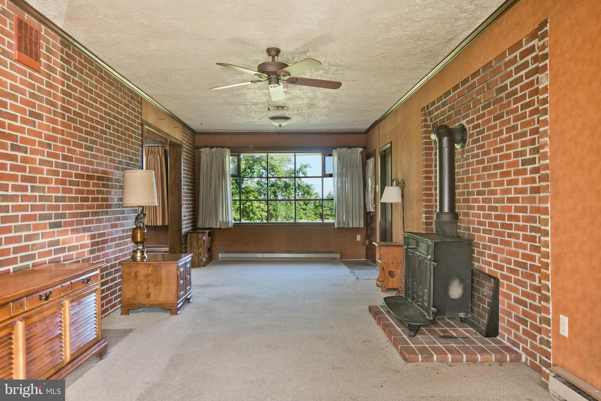 13126 Edgemont Road Smithsburg, MD 21783 - Photo 14 of 30 Family Room