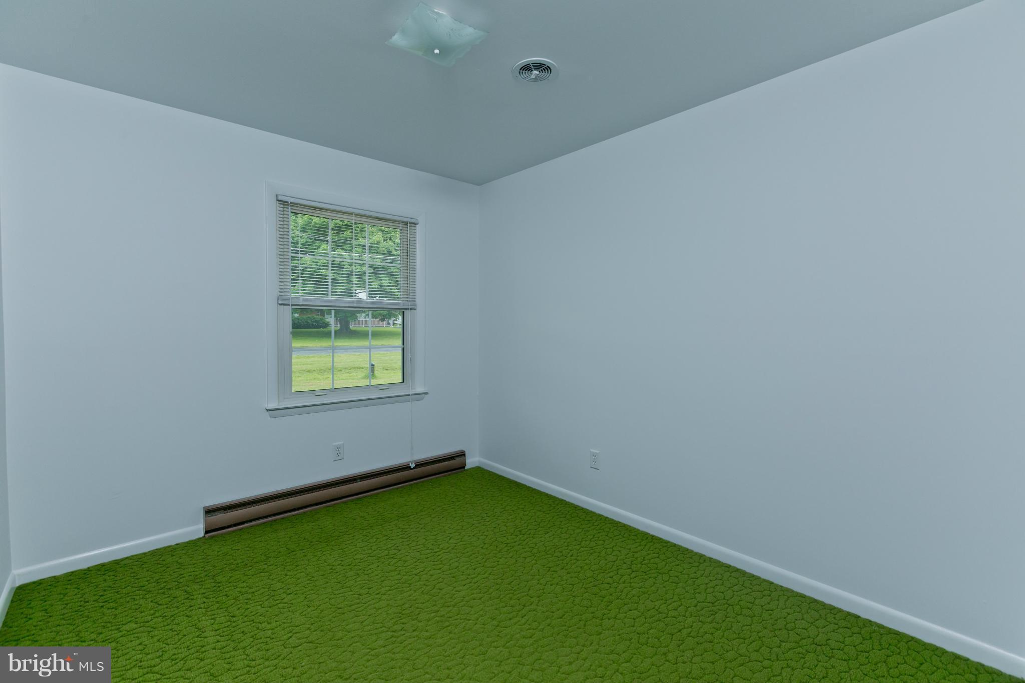 13126 Edgemont Road Smithsburg, MD 21783 - Photo 15 of 30 Bedroom