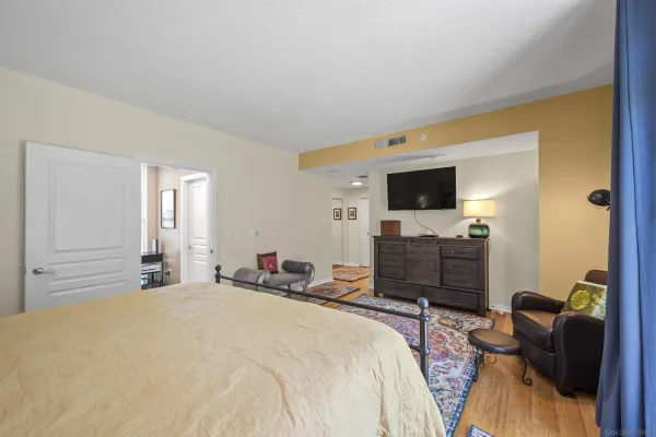 $7,300 | 531 Front Street, San Diego, CA 92101