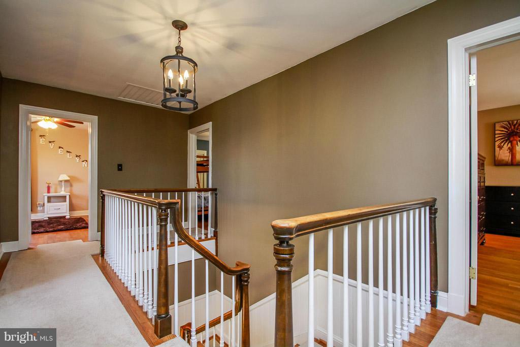 7501 York Road Baltimore, MD 21204 - Photo 15 of 30 Upper Level Hallway