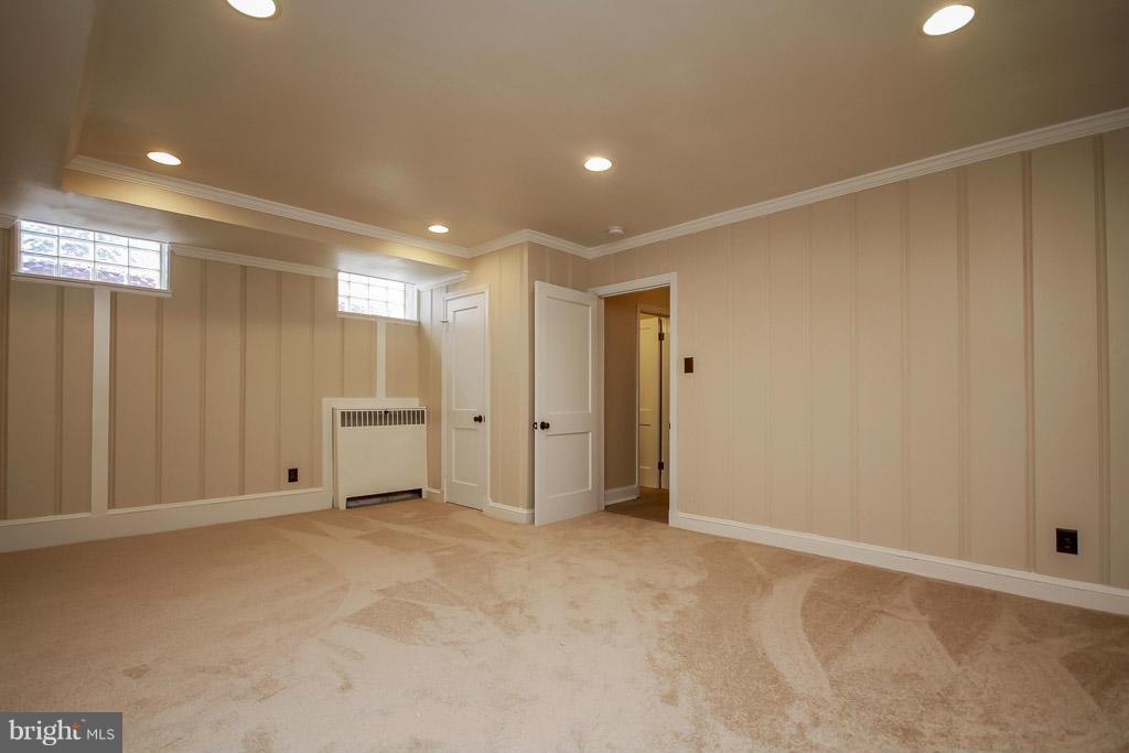 7501 York Road Baltimore, MD 21204 - Photo 22 of 30 Lower Level Playroom