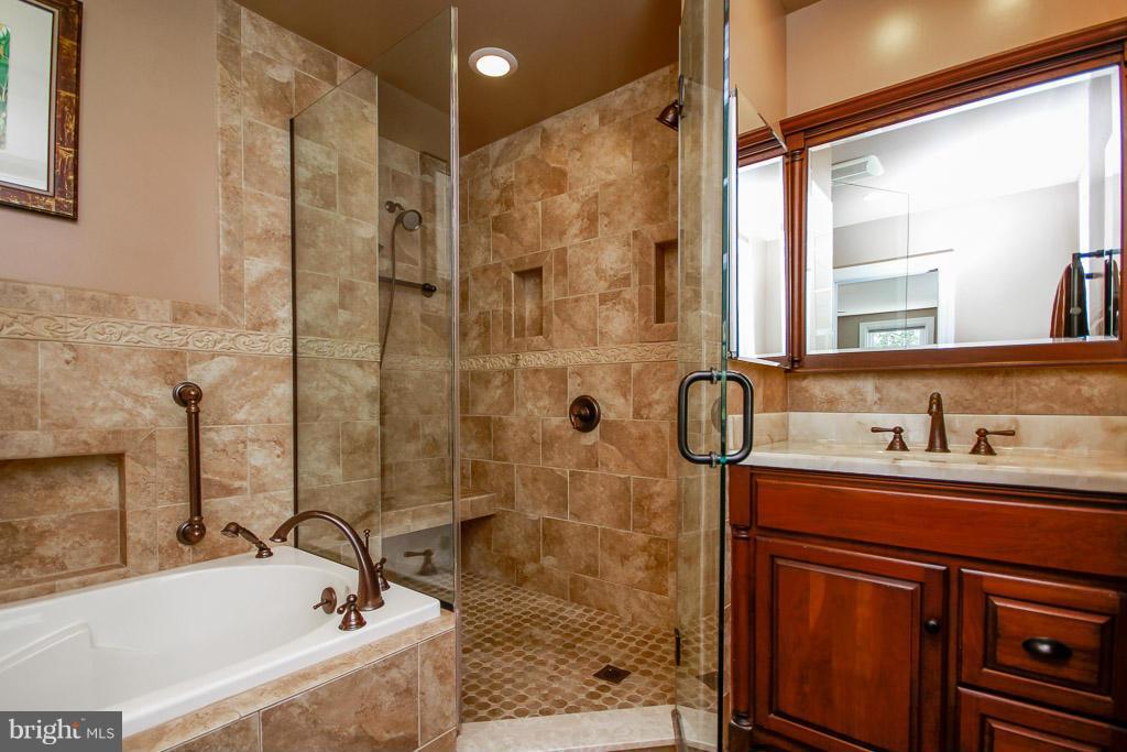 7501 York Road Baltimore, MD 21204 - Photo 6 of 30 Master Bath