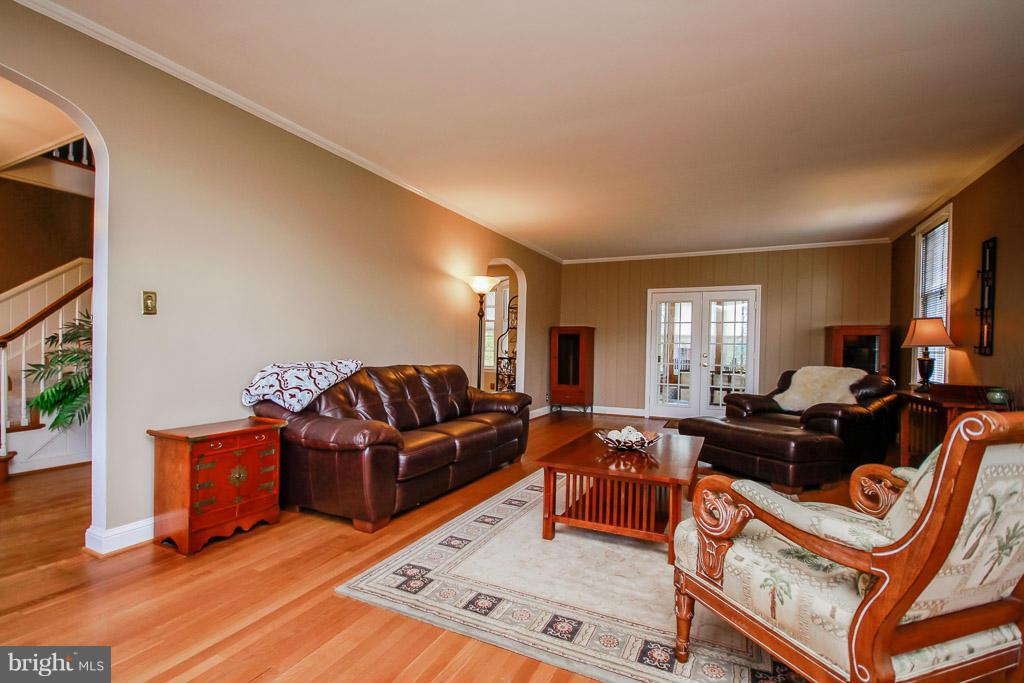 7501 York Road Baltimore, MD 21204 - Photo 7 of 30 Massive Living Room with Fireplace