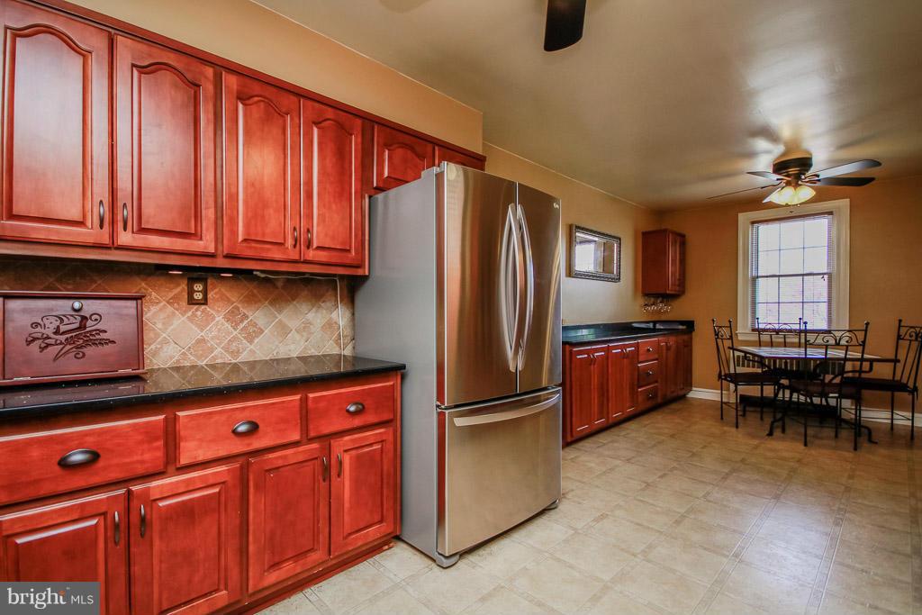 7501 York Road Baltimore, MD 21204 - Photo 8 of 30 Kitchen with newly installed S/S Appliances