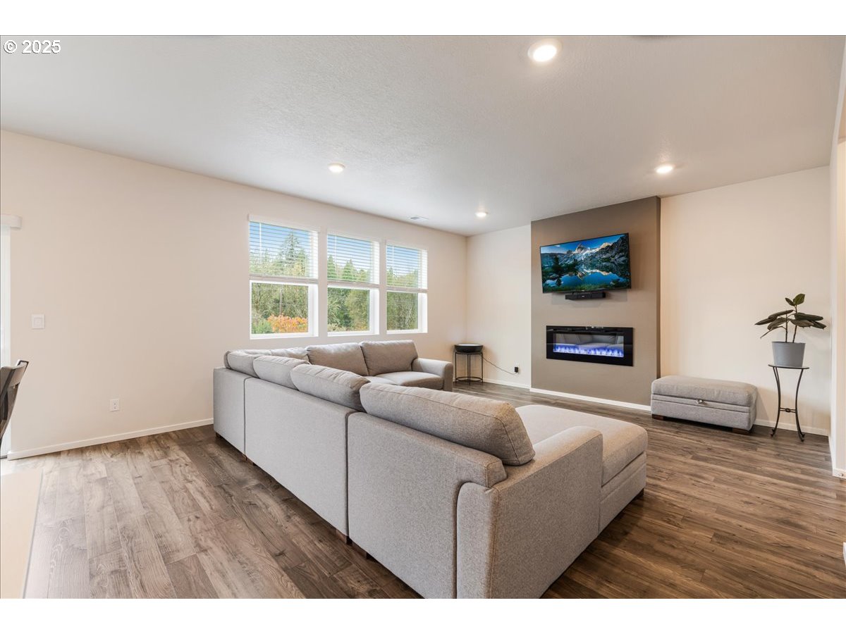 3499 Southeast Paropa Avenue Gresham, OR 97080 - Photo 12 of 48 a living room with furniture and a flat screen tv