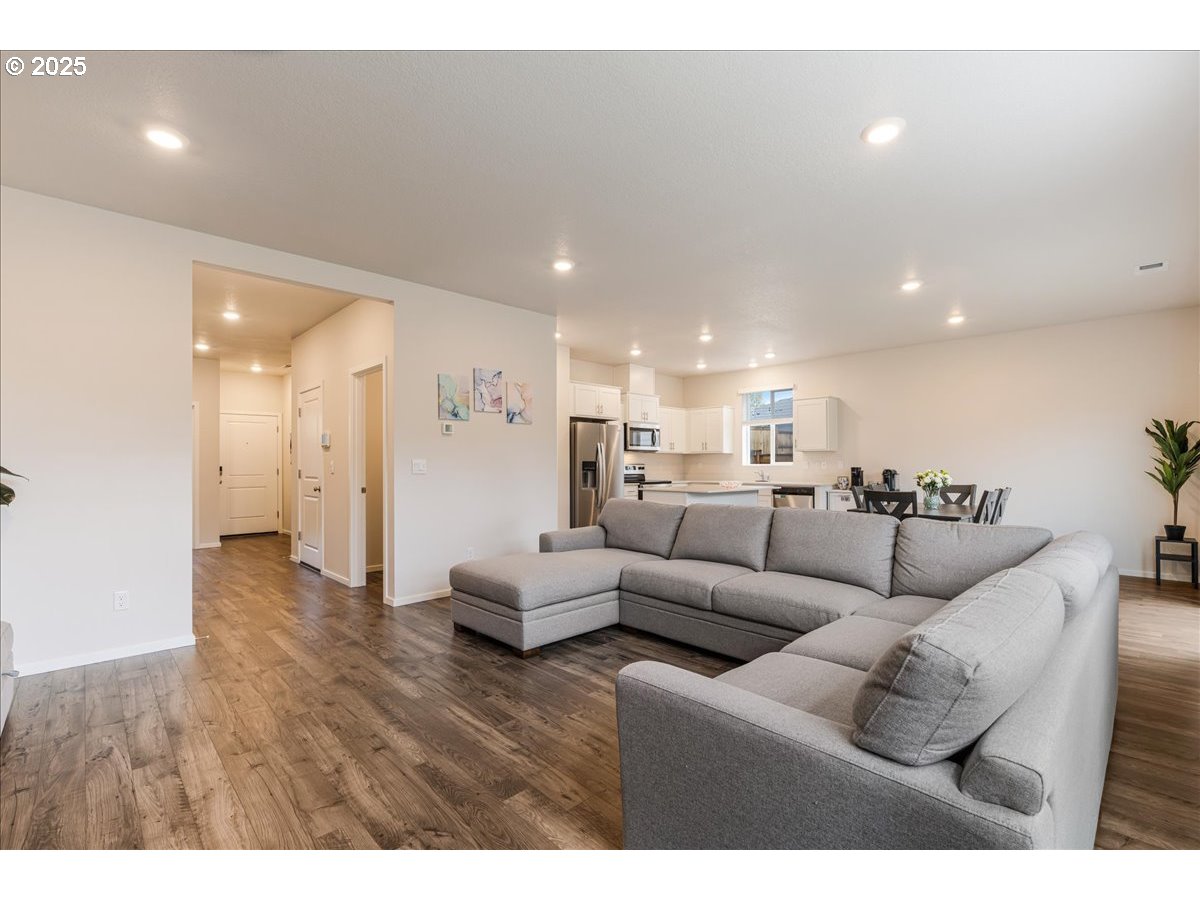 3499 Southeast Paropa Avenue Gresham, OR 97080 - Photo 13 of 48 a living room with furniture and a wooden floor
