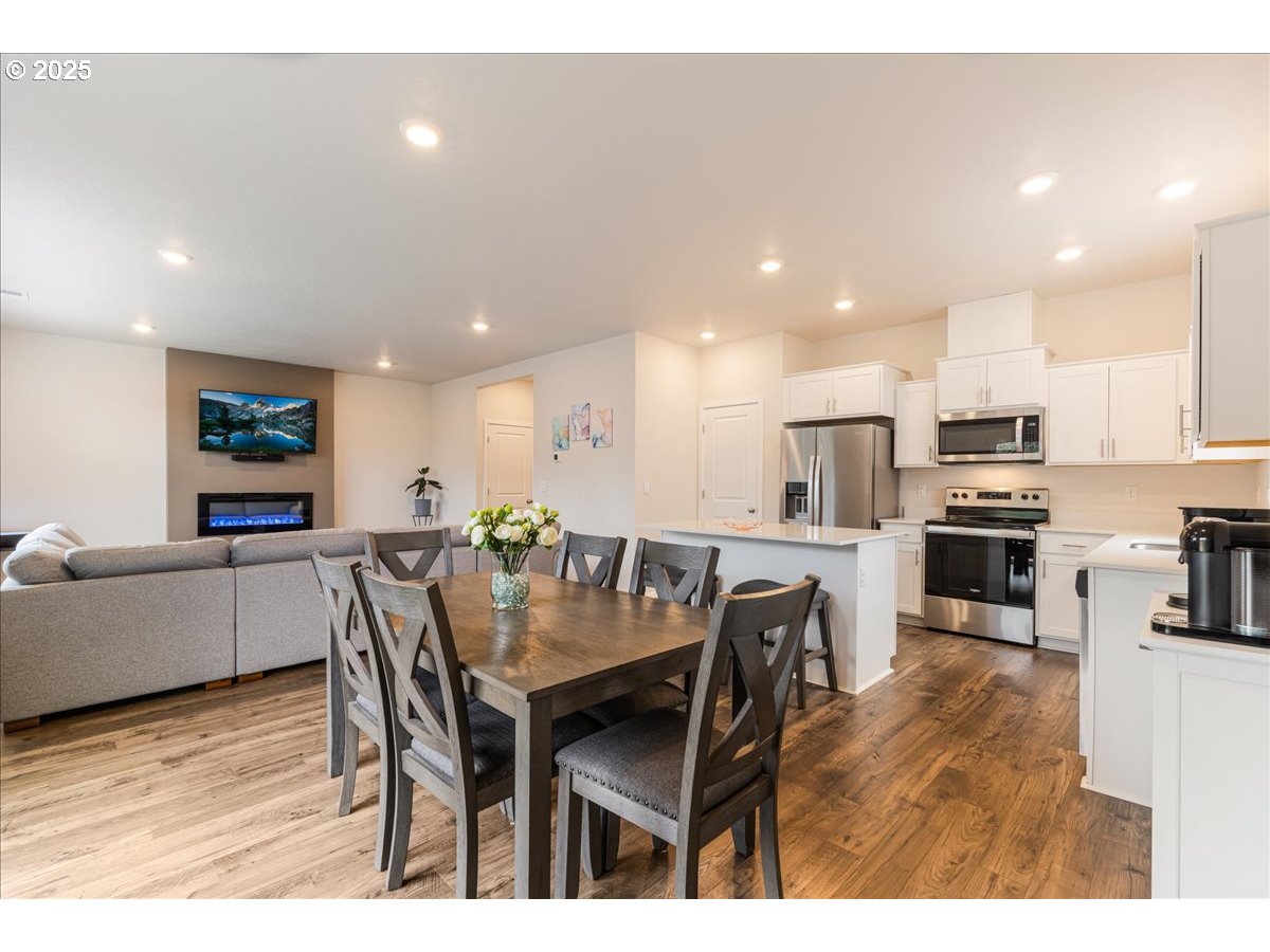 3499 Southeast Paropa Avenue Gresham, OR 97080 - Photo 15 of 48 a view of a dining room with furniture