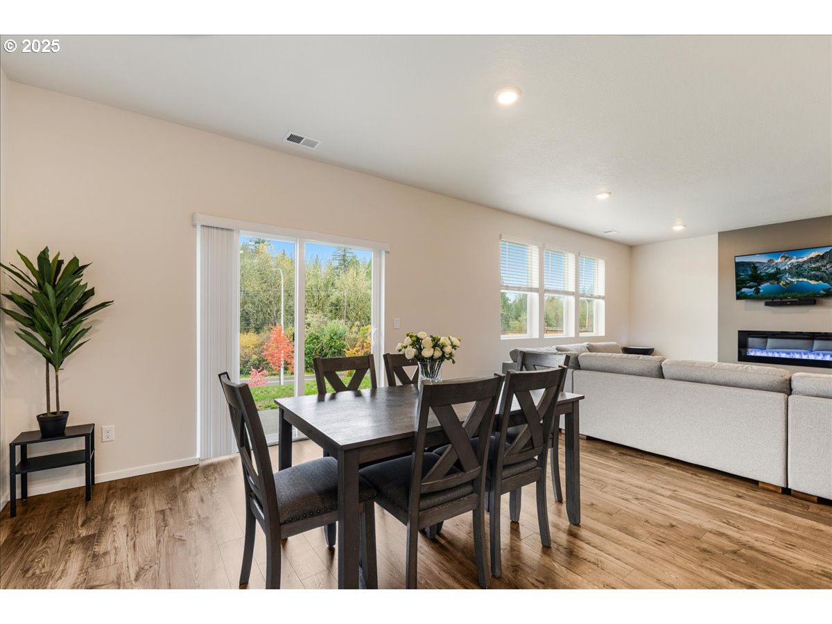 3499 Southeast Paropa Avenue Gresham, OR 97080 - Photo 17 of 48 a view of a dining room with furniture and window