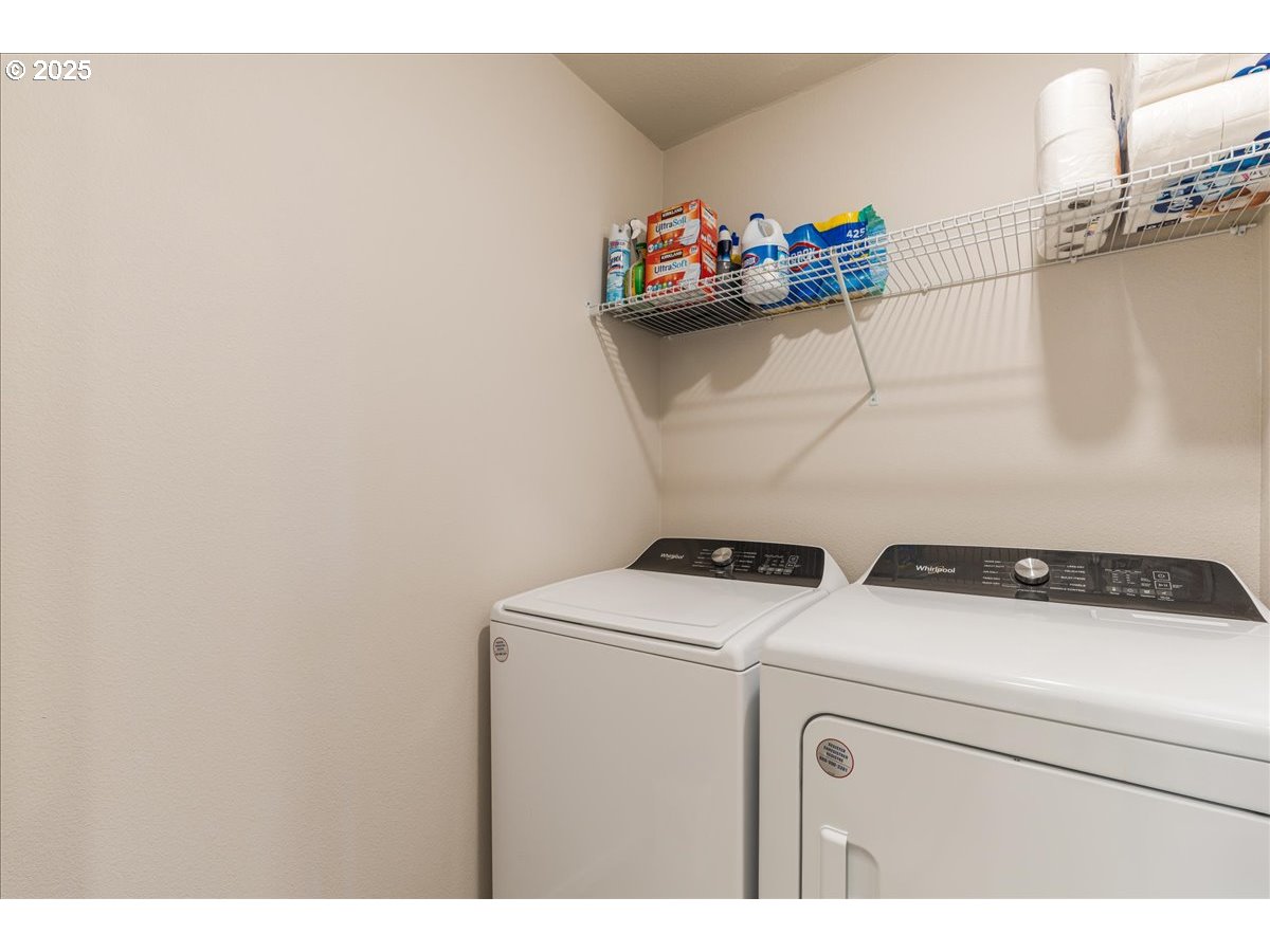 3499 Southeast Paropa Avenue Gresham, OR 97080 - Photo 27 of 48 a utility room with dryer and washer