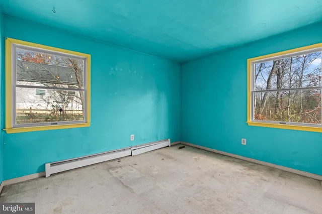 a view of empty room with window