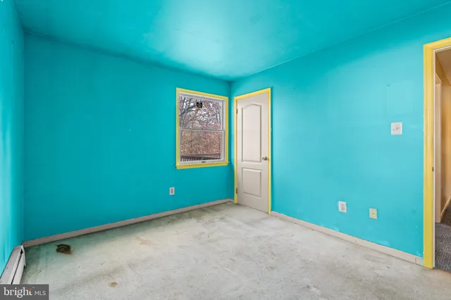 a view of empty room with window