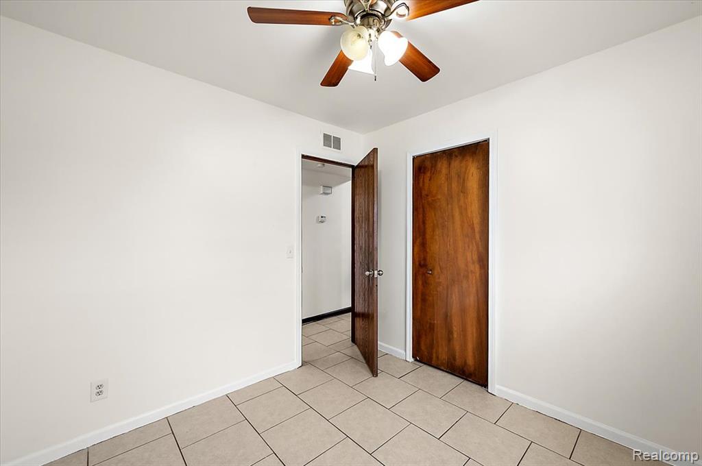 32416 Exeter Drive Warren, MI 48092 - Photo 20 of 33