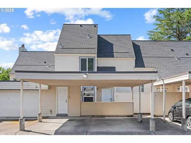 $292,000 | 251 Northeast Village Squire Avenue, Unit 2, Gresham, OR 97030