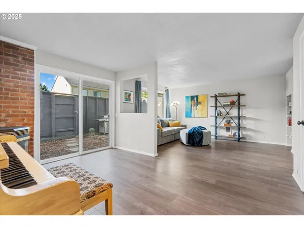 $277,400 | 251 Northeast Village Squire Avenue, Unit 2, Gresham, OR 97030