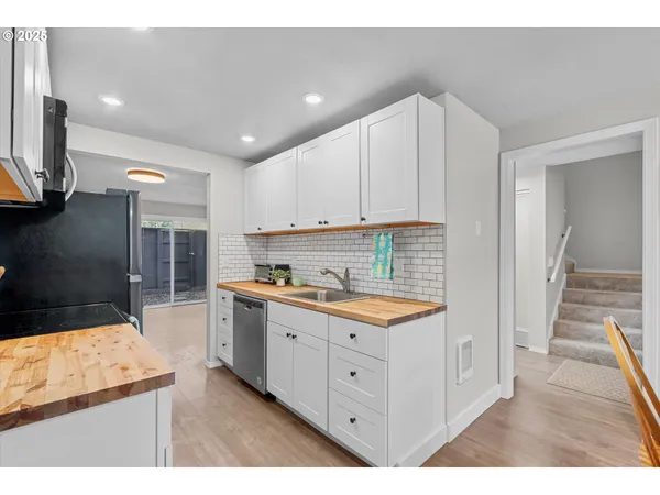 $277,400 | 251 Northeast Village Squire Avenue, Unit 2, Gresham, OR 97030