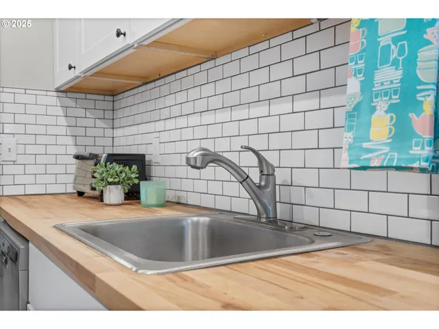 $292,000 | 251 Northeast Village Squire Avenue, Unit 2, Gresham, OR 97030