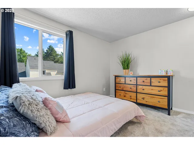 $292,000 | 251 Northeast Village Squire Avenue, Unit 2, Gresham, OR 97030