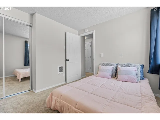 $292,000 | 251 Northeast Village Squire Avenue, Unit 2, Gresham, OR 97030