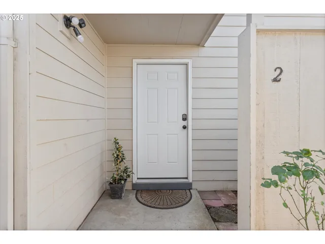 $292,000 | 251 Northeast Village Squire Avenue, Unit 2, Gresham, OR 97030