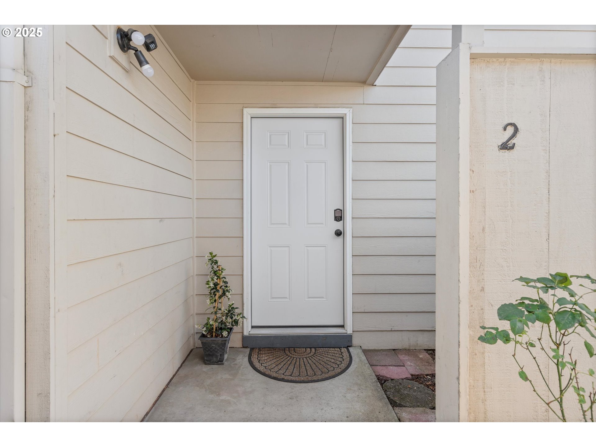 251 Northeast Village Squire Avenue, Unit 2 Gresham, OR 97030 - Photo 4 of 37