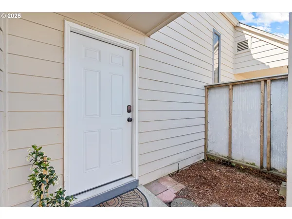 $277,400 | 251 Northeast Village Squire Avenue, Unit 2, Gresham, OR 97030