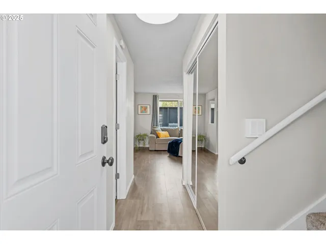 $292,000 | 251 Northeast Village Squire Avenue, Unit 2, Gresham, OR 97030