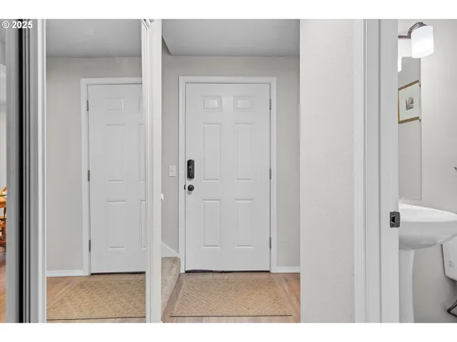 $292,000 | 251 Northeast Village Squire Avenue, Unit 2, Gresham, OR 97030