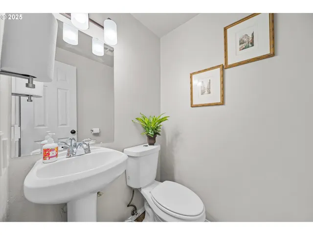 $292,000 | 251 Northeast Village Squire Avenue, Unit 2, Gresham, OR 97030