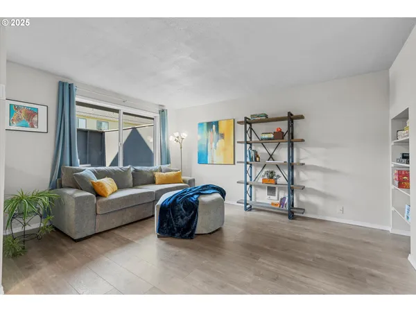 $277,400 | 251 Northeast Village Squire Avenue, Unit 2, Gresham, OR 97030