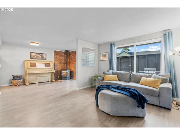 $277,400 | 251 Northeast Village Squire Avenue, Unit 2, Gresham, OR 97030