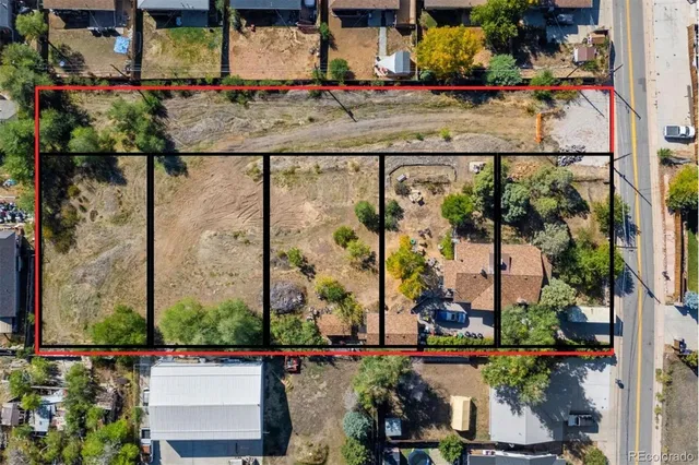 an outdoor view of the house