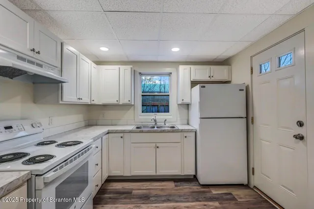 $1,200 | 142-144 Market Street, Moscow, PA 18444