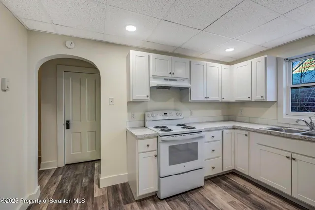 $1,200 | 142-144 Market Street, Moscow, PA 18444