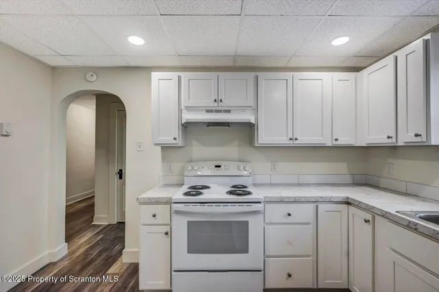 $1,200 | 142-144 Market Street, Moscow, PA 18444