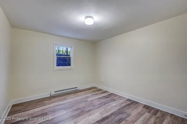 $1,200 | 142-144 Market Street, Moscow, PA 18444