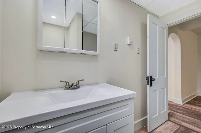 $1,200 | 142-144 Market Street, Moscow, PA 18444