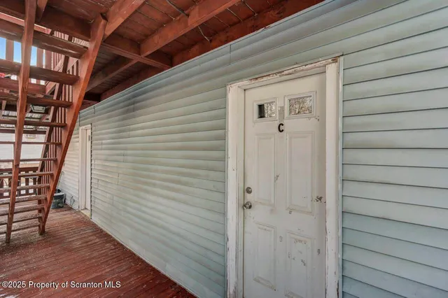 $1,200 | 142-144 Market Street, Moscow, PA 18444