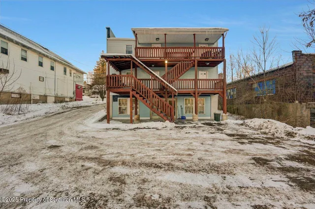 $1,200 | 142-144 Market Street, Moscow, PA 18444