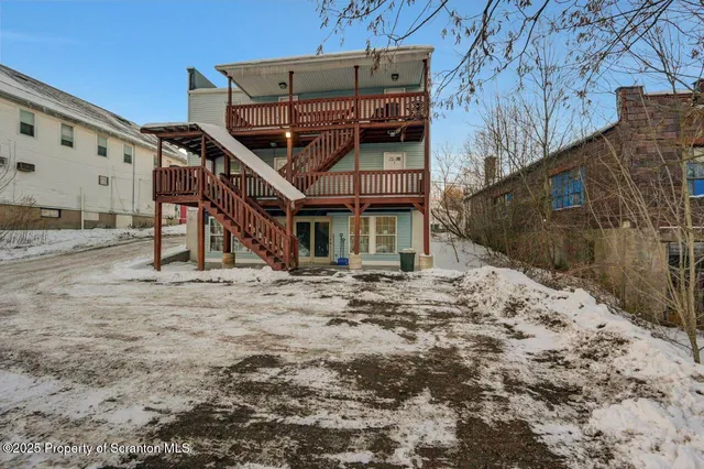 $1,200 | 142-144 Market Street, Moscow, PA 18444