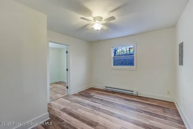 $1,200 | 142-144 Market Street, Moscow, PA 18444