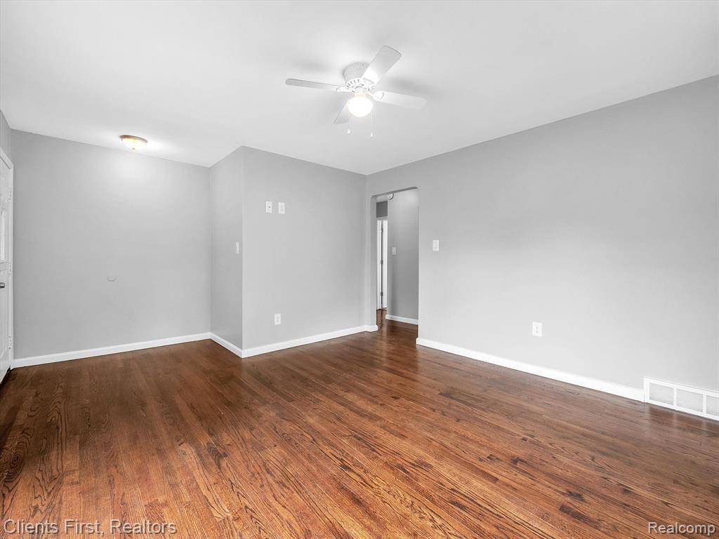 4405 Howe Road Wayne, MI 48184 - Photo 6 of 22