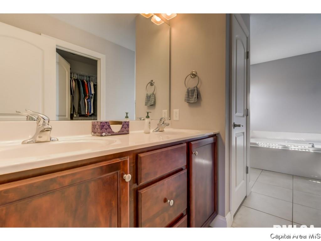 2922 Cronin Drive Springfield, IL 62711 - Photo 13 of 20