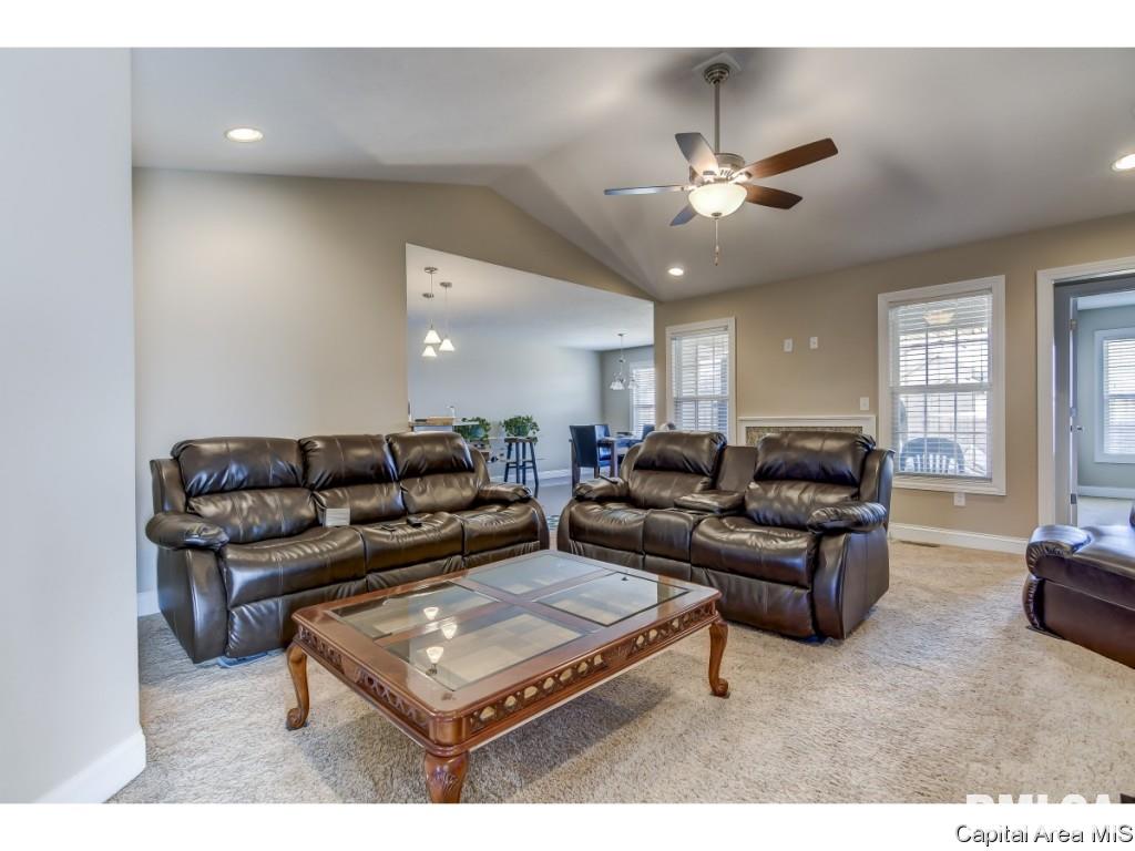 2922 Cronin Drive Springfield, IL 62711 - Photo 4 of 20