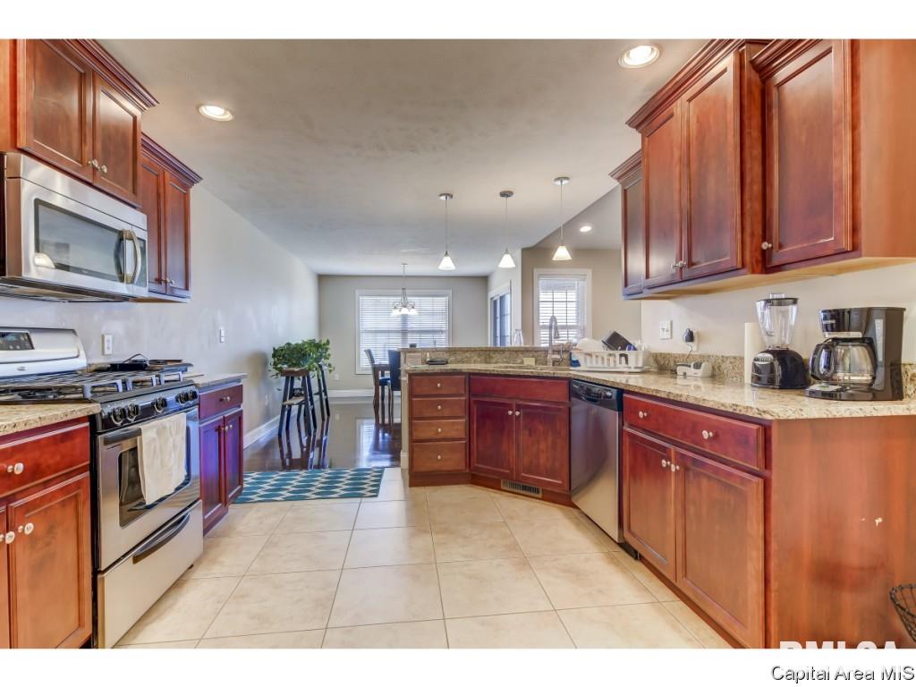 2922 Cronin Drive Springfield, IL 62711 - Photo 8 of 20