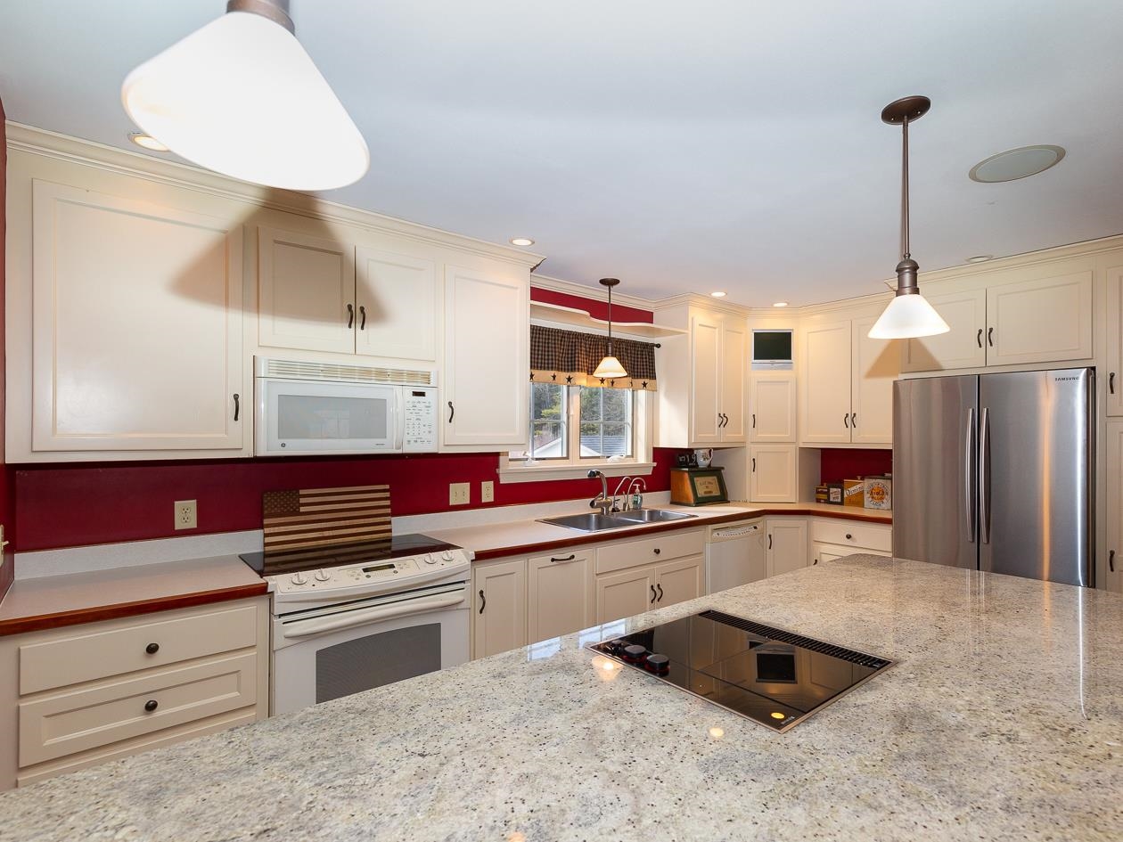 32 Prescott Road Brentwood, NH 03833 - Photo 4 of 40