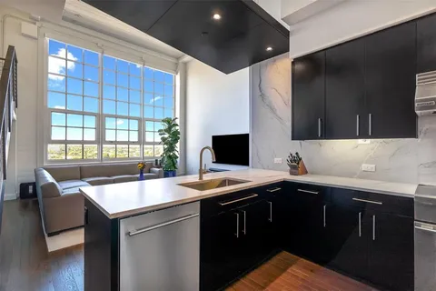 $1,099,000 | 2600 West 7th Street, Unit 2812, Fort Worth, TX 76107