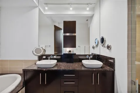 $1,099,000 | 2600 West 7th Street, Unit 2812, Fort Worth, TX 76107