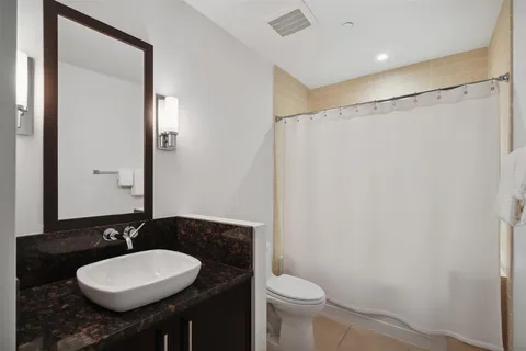 $1,099,000 | 2600 West 7th Street, Unit 2812, Fort Worth, TX 76107
