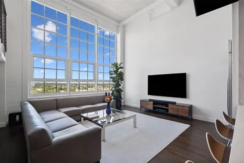 $1,099,000 | 2600 West 7th Street, Unit 2812, Fort Worth, TX 76107