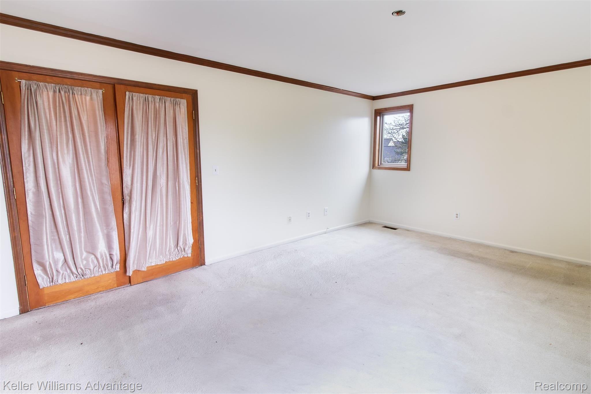 16349 Liberty Bell Road North Macomb, MI 48044 - Photo 15 of 33 LibertyBellRdN_16349_MasterBed_02.jpg